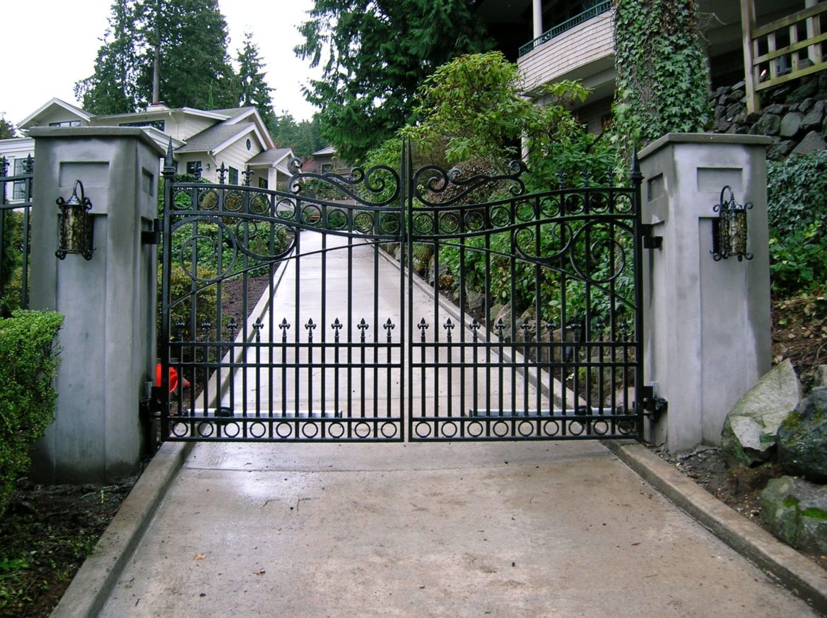 Types and Ideas to Choose Perfect Gate for the House - Go Get Yourself