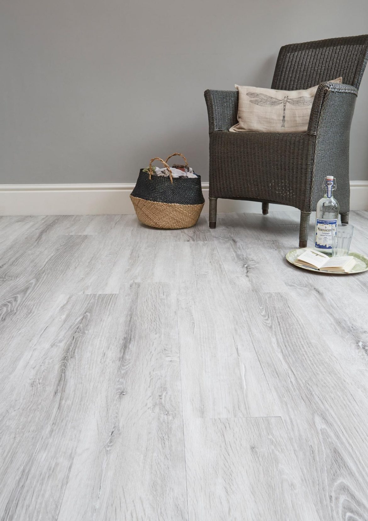 Difference Between Vinyl and Laminate Flooring with Pros & Cons - Go ...