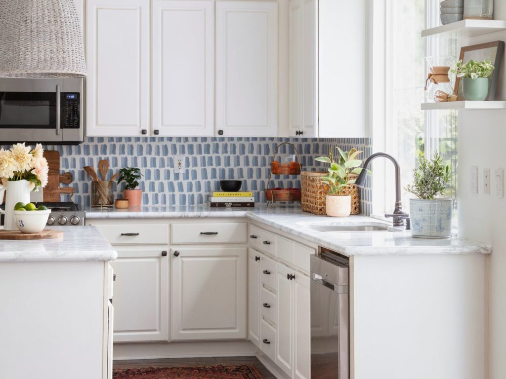 How to Choose Furniture for Your Small Kitchen? 6 Ideas and Tips - Go ...